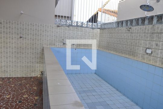 Área externa  de casa para alugar com 4 quartos, 180m² em Pilares, Rio de Janeiro