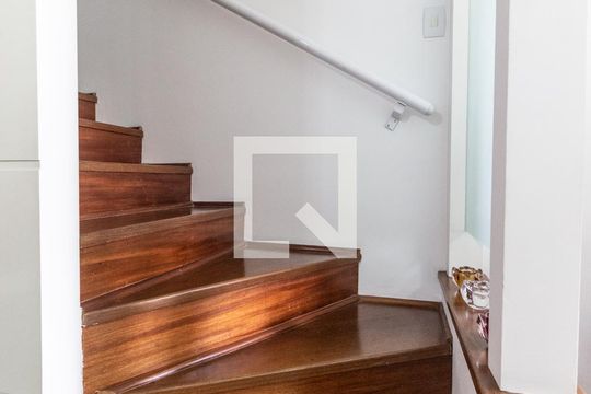 Escada de casa de condomínio à venda com 3 quartos, 289m² em Jardim São Paulo, São Paulo