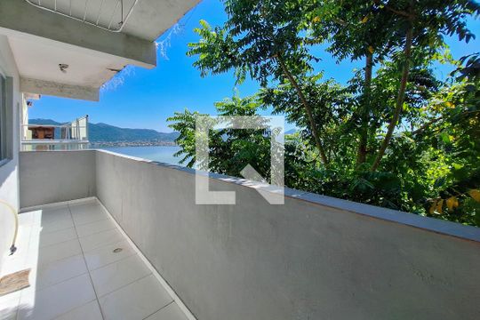 Área de Serviço de casa para alugar com 1 quarto, 70m² em Piratininga, Niterói