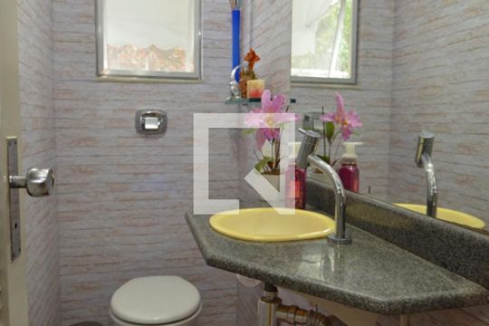 Lavabo de casa para alugar com 7 quartos, 500m² em Recreio dos Bandeirantes, Rio de Janeiro