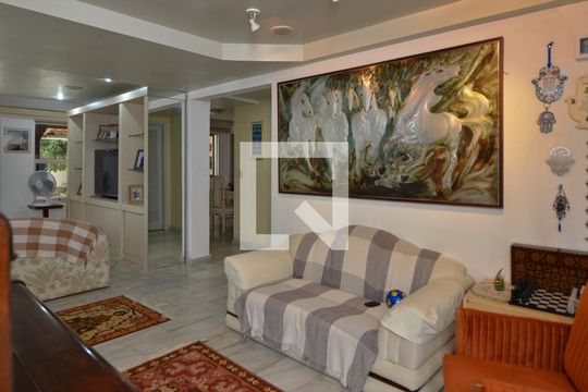 sala de estar de casa para alugar com 7 quartos, 500m² em Recreio dos Bandeirantes, Rio de Janeiro