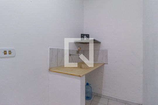 Cozinha e área de serviço de casa para alugar com 1 quarto, 30m² em Vila Silva Ribeiro, Carapicuíba
