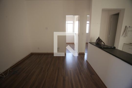 sala de apartamento para alugar com 2 quartos, 50m² em Monsenhor Messias, Belo Horizonte