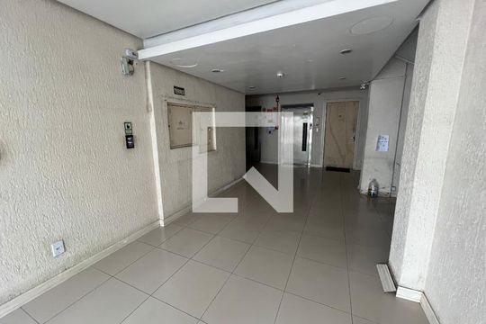 Hall de entrada de apartamento para alugar com 1 quarto, 33m² em Centro, São Leopoldo
