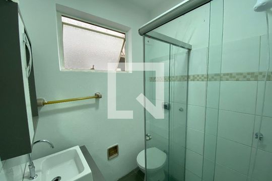 Banheiro de apartamento para alugar com 1 quarto, 33m² em Centro, São Leopoldo