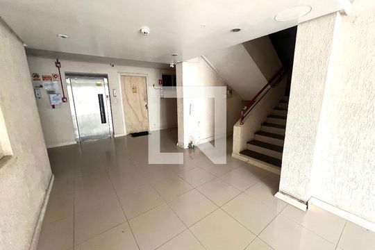 Hall de entrada de apartamento para alugar com 1 quarto, 33m² em Centro, São Leopoldo
