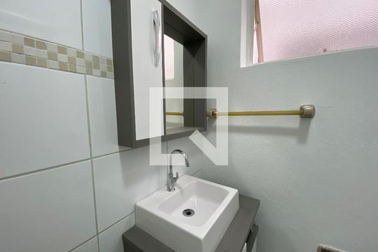 Banheiro de apartamento para alugar com 1 quarto, 33m² em Centro, São Leopoldo