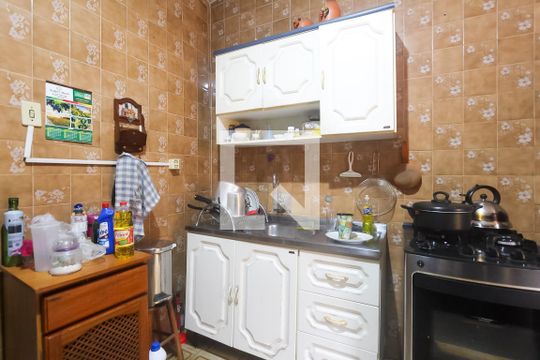 Cozinha de apartamento à venda com 2 quartos, 77m² em Navegantes, Porto Alegre