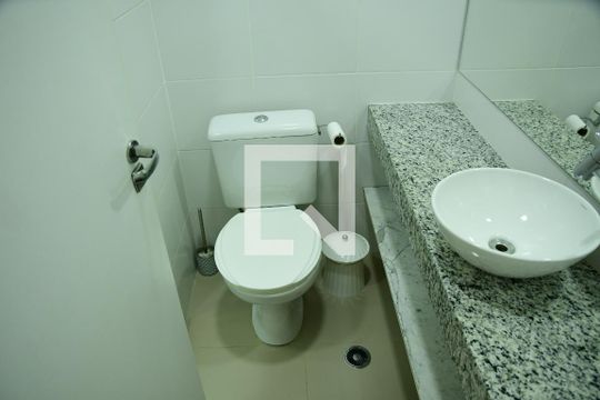 Banheiro de apartamento para alugar com 1 quarto, 24m² em Granja Viana, Cotia