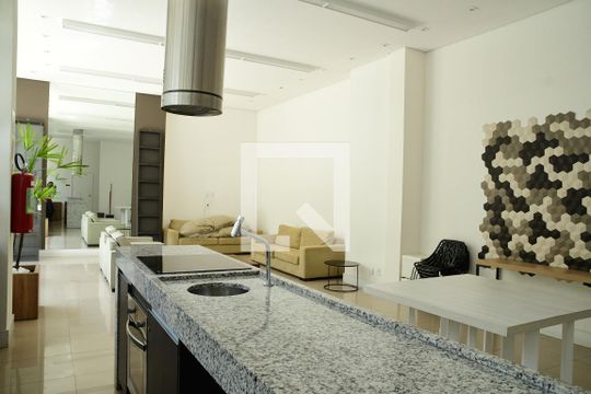 Área comum de apartamento para alugar com 1 quarto, 24m² em Granja Viana, Cotia