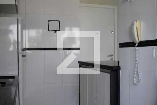 Cozinha de apartamento para alugar com 2 quartos, 44m² em Pinheirinho, Curitiba