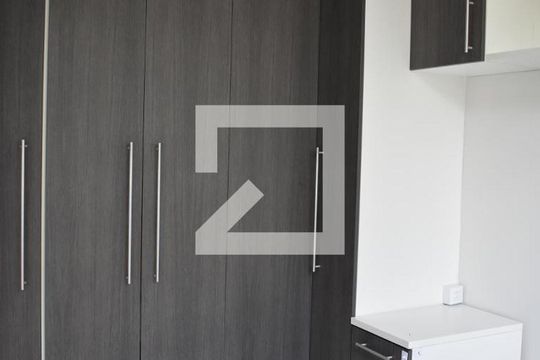 Quarto 1 de apartamento para alugar com 2 quartos, 44m² em Pinheirinho, Curitiba