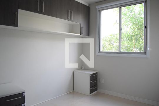 Quarto 1 de apartamento para alugar com 2 quartos, 44m² em Pinheirinho, Curitiba