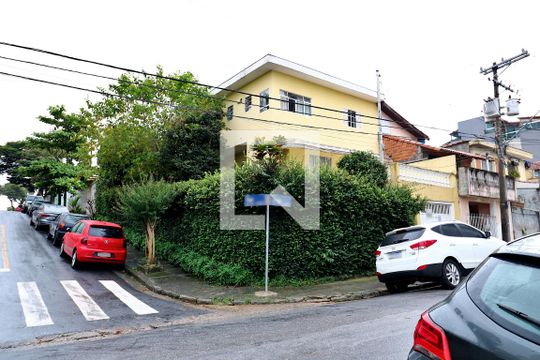 Fachada de casa para alugar com 5 quartos, 248m² em Vila Valparaiso, Santo André