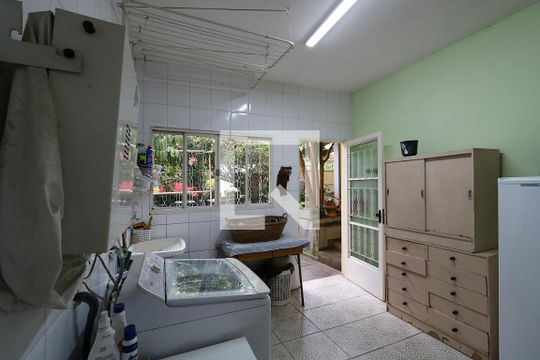 Área de Serviço de casa para alugar com 5 quartos, 248m² em Vila Valparaiso, Santo André