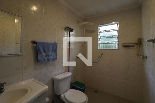 Banheiro da Suíte 1 de casa para alugar com 5 quartos, 248m² em Vila Valparaiso, Santo André