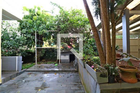 Quintal de casa para alugar com 5 quartos, 248m² em Vila Valparaiso, Santo André