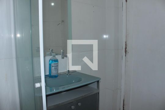 Banheiro  de apartamento para alugar com 2 quartos, 40m² em Vila Buarque, São Paulo
