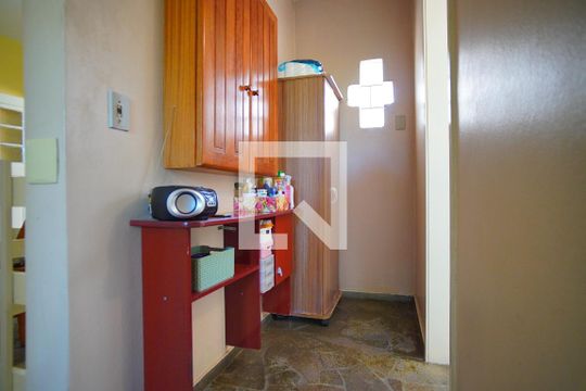 Corredor de casa à venda com 2 quartos, 580m² em Navegantes, Porto Alegre