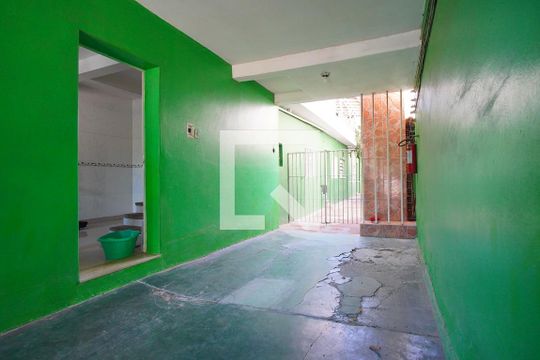 Garagem coberta de casa à venda com 2 quartos, 580m² em Navegantes, Porto Alegre