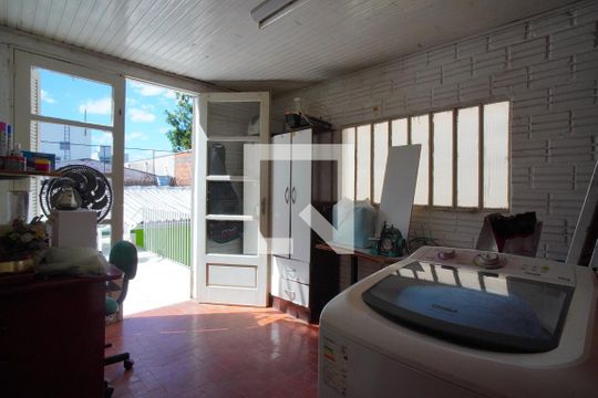 Quarto de serviço de casa à venda com 2 quartos, 580m² em Navegantes, Porto Alegre