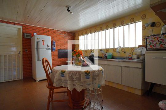 Cozinha de casa à venda com 2 quartos, 580m² em Navegantes, Porto Alegre