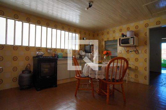 Cozinha de casa à venda com 2 quartos, 580m² em Navegantes, Porto Alegre