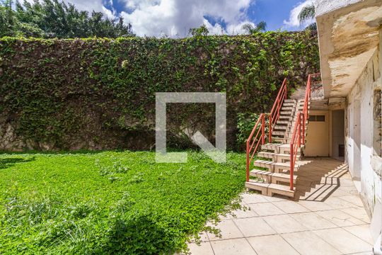 Quintal de casa à venda com 4 quartos, 568m² em Vila Madalena, São Paulo