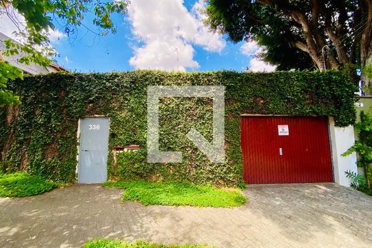 Fachada de casa à venda com 4 quartos, 568m² em Vila Madalena, São Paulo