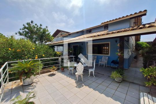 Fachada  de casa de condomínio à venda com 5 quartos, 207m² em Badu, Niterói