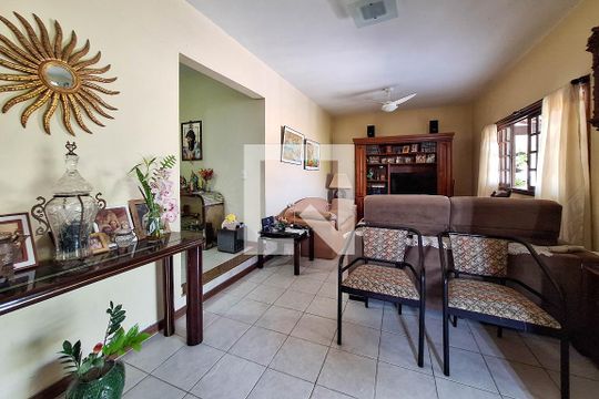 Sala 1 de casa de condomínio à venda com 5 quartos, 207m² em Badu, Niterói