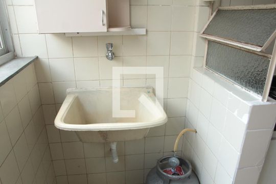 Área de serviço  de apartamento para alugar com 2 quartos, 55m² em Indaiá, Belo Horizonte