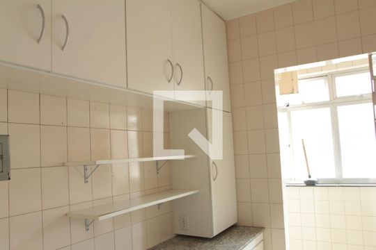 Cozinha  de apartamento para alugar com 2 quartos, 55m² em Indaiá, Belo Horizonte