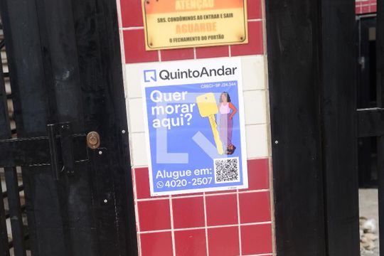 Plaquinha de apartamento para alugar com 2 quartos, 60m² em Caiçara, Praia Grande
