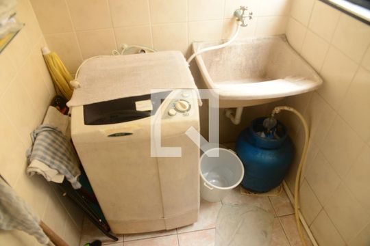 Área de serviço de apartamento para alugar com 2 quartos, 60m² em Caiçara, Praia Grande