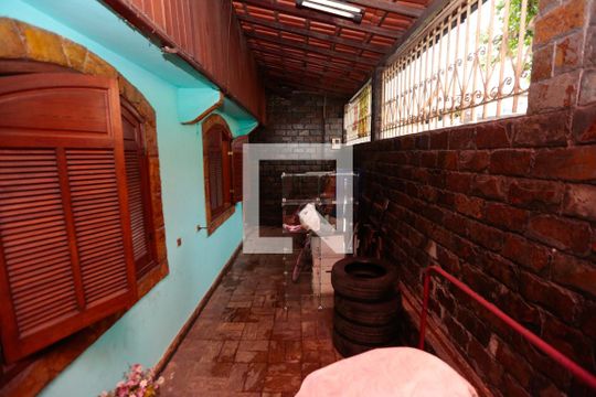 Área Externa de casa à venda com 4 quartos, 118m² em Conjunto Agua Branca, Contagem