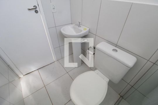 Banheiro Social de apartamento para alugar com 2 quartos, 45m² em Gávea, Uberlândia