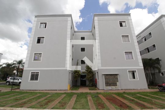 Fachada do bloco de apartamento para alugar com 2 quartos, 45m² em Gávea, Uberlândia