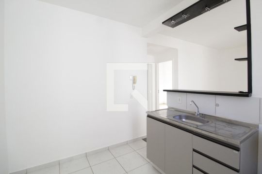 Cozinha de apartamento para alugar com 2 quartos, 45m² em Gávea, Uberlândia