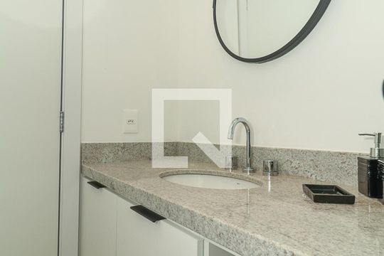 Banheiro de apartamento à venda com 1 quarto, 26m² em Centro Histórico, Porto Alegre