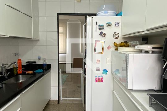 Cozinha de apartamento para alugar com 3 quartos, 220m² em Buritis, Belo Horizonte