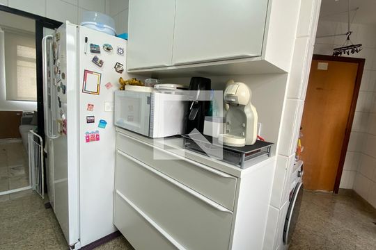 Cozinha de apartamento para alugar com 3 quartos, 220m² em Buritis, Belo Horizonte