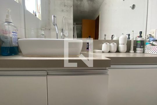 Banheiro Social de apartamento para alugar com 3 quartos, 220m² em Buritis, Belo Horizonte