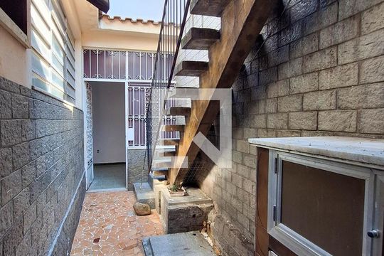 Quintal de casa à venda com 3 quartos, 90m² em Fonseca, Niterói