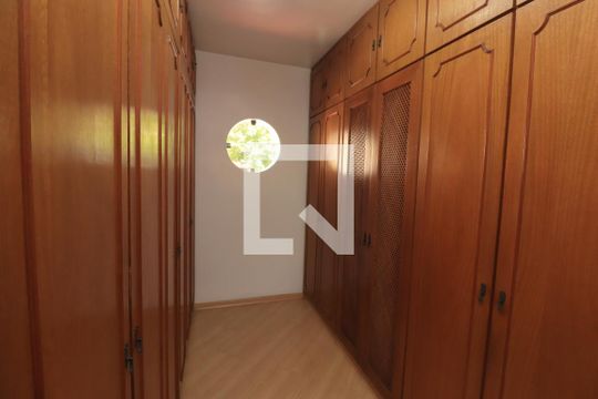 Closet de casa à venda com 3 quartos, 240m² em Vila Moreira, São Paulo