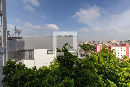 Vista Área de Serviço de apartamento para alugar com 3 quartos, 56m² em Conjunto Residencial José Bonifácio, São Paulo