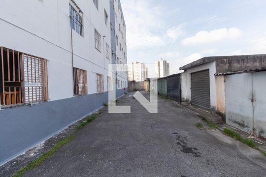 Estacionamento  de apartamento para alugar com 3 quartos, 56m² em Conjunto Residencial José Bonifácio, São Paulo