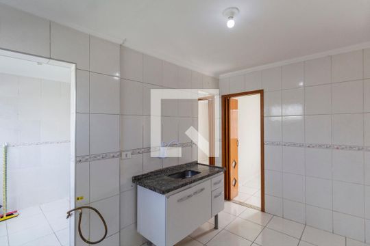 Cozinha  de apartamento para alugar com 3 quartos, 56m² em Conjunto Residencial José Bonifácio, São Paulo