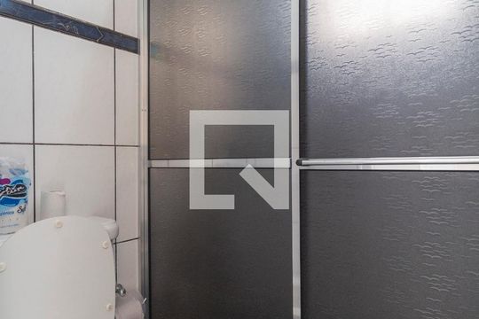 Banheiro  de apartamento para alugar com 3 quartos, 56m² em Conjunto Residencial José Bonifácio, São Paulo