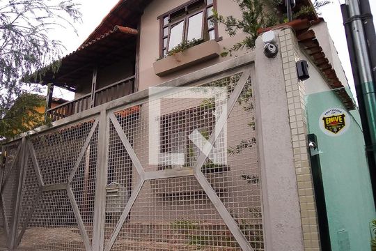 Fachada de casa à venda com 6 quartos, 288m² em Itapoã, Belo Horizonte